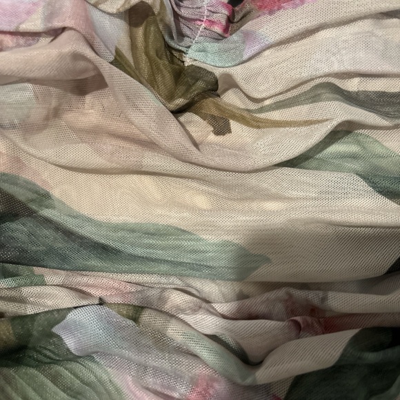 Express Multicolor Ruched Top - Picture 3 of 4